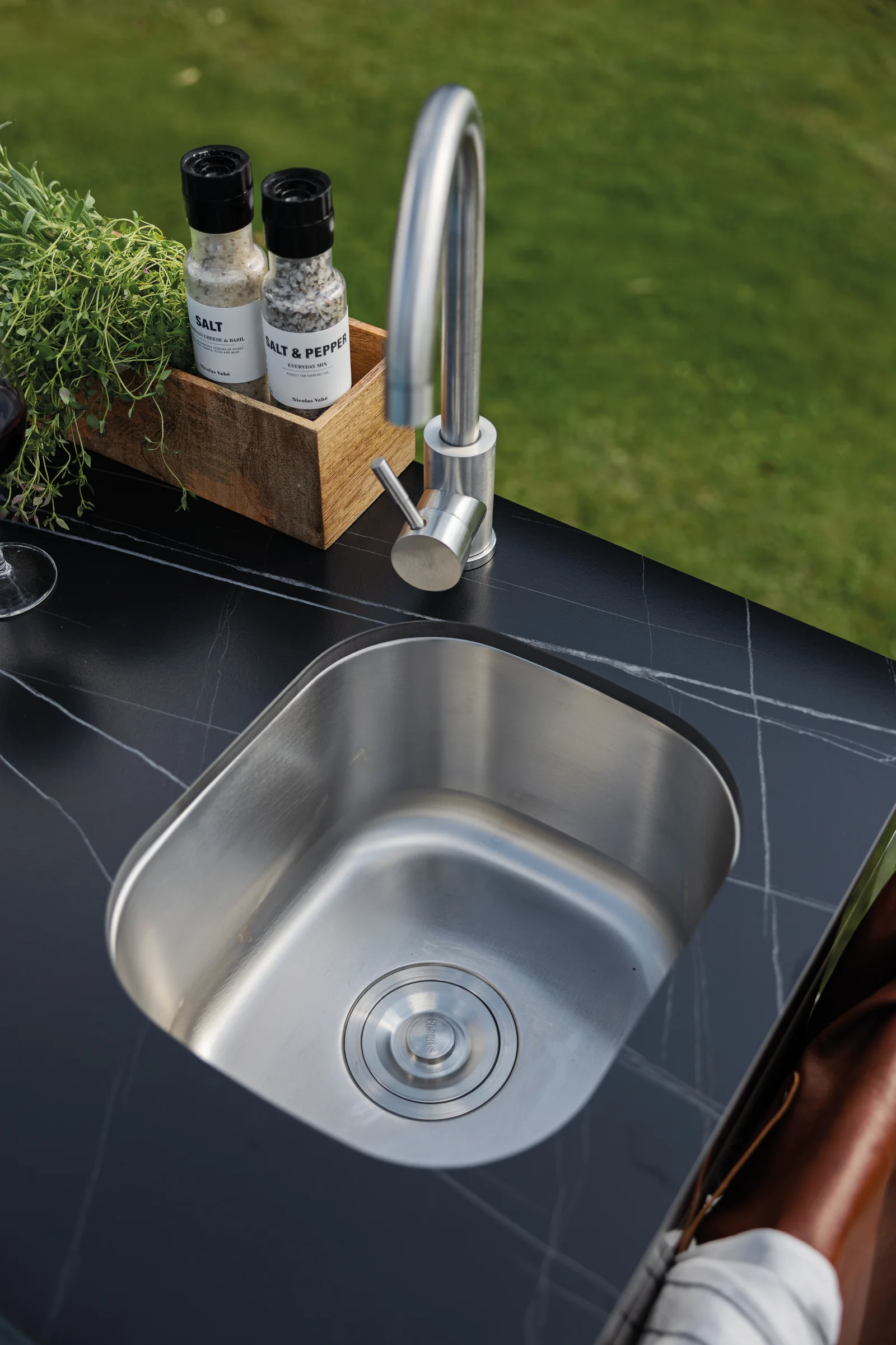Spoelbak en werkblad van Myoutdoorkitchen Pure Series